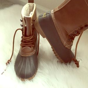 Duck boots